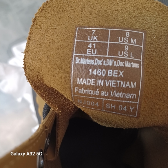 Dr. Martens Women SZ 8 Black and Brown Boots look at the photos there are detail - Picture 12 of 15